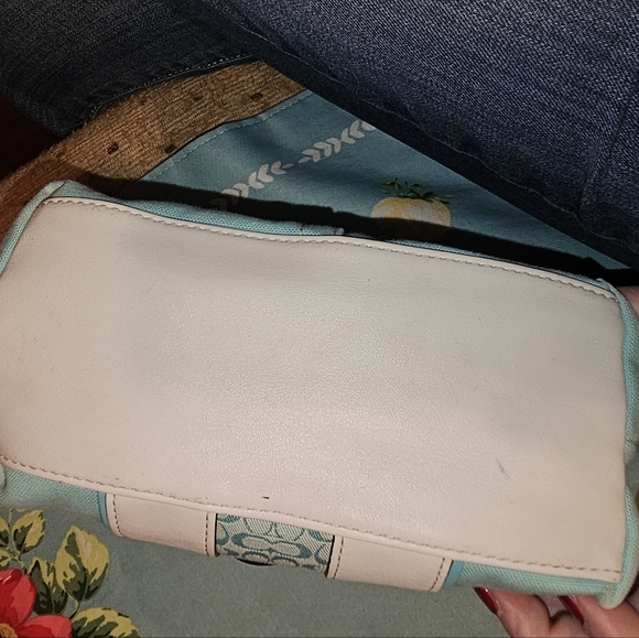 EC. Never Used Coach shoulder bag with free dust bag - Picture 3 of 6